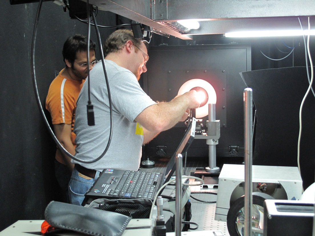 Larry Leigh, SDSU, careful inserts the fibre optic into the "pistol grip"